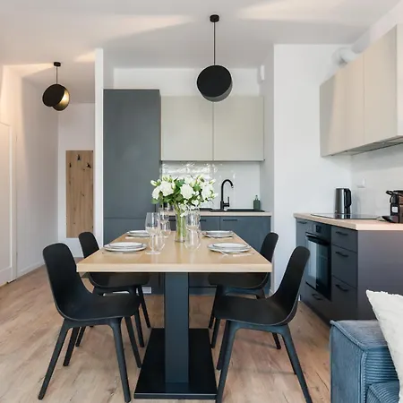 Bukowska 18 With Balcony Mtp By Renters דירה *